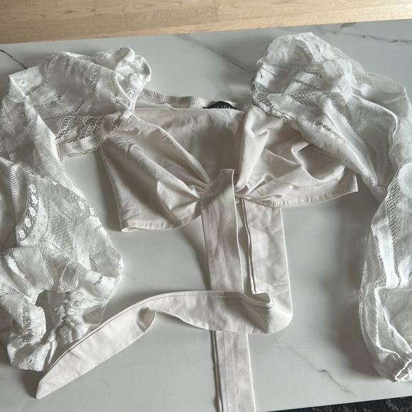 White Front Knot Lace Sleeve Crop Top - Picture 2 of 3